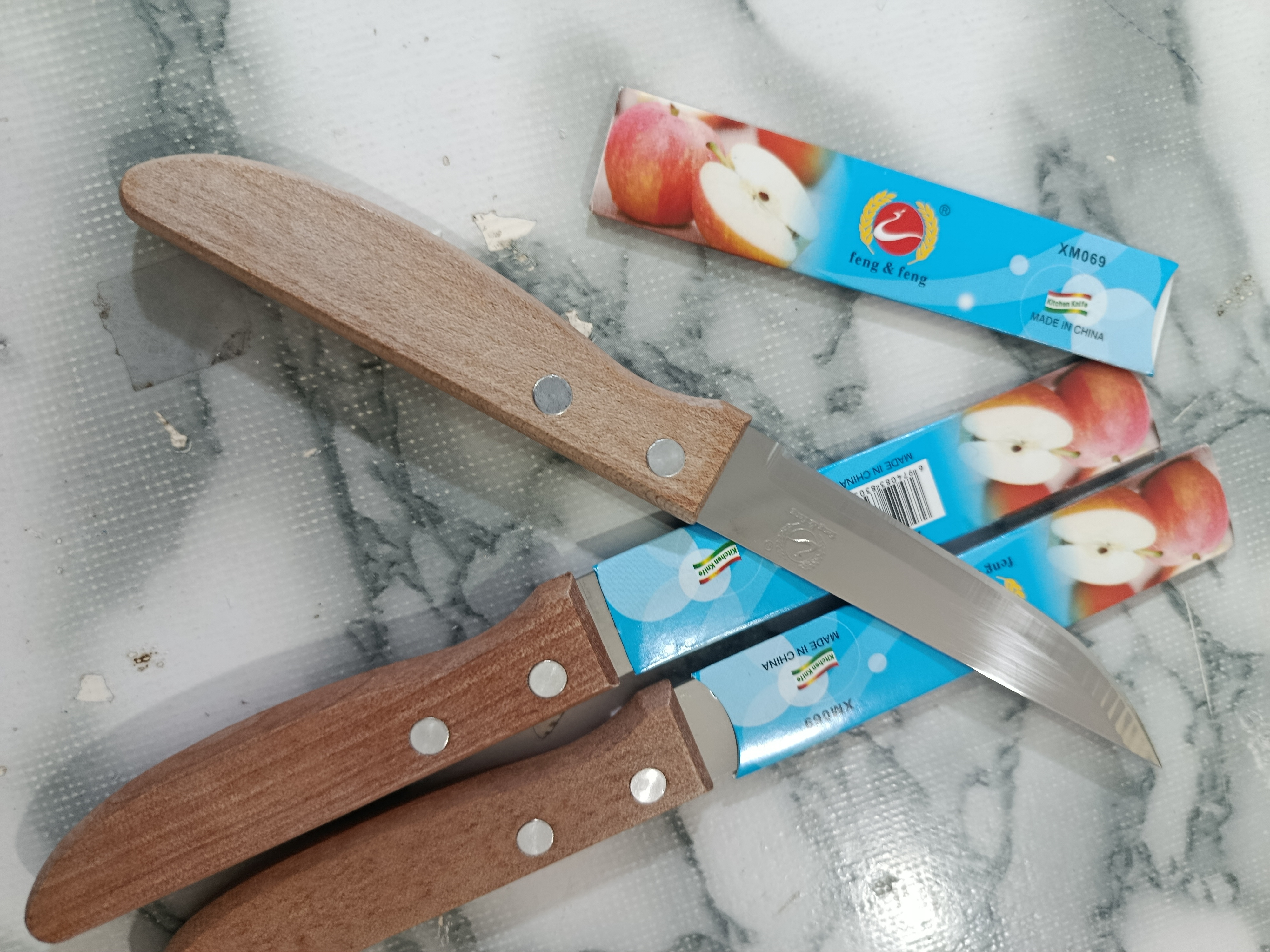 چاقو تیز دسته چوبی